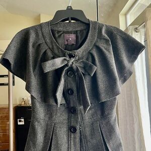 Short Sleeves Coat. You can wear long sleeves top inside.